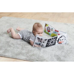 Livre Double Face Prairie TINY LOVE Black & White -Made 4 Baby Boutique livre double face prairie 3