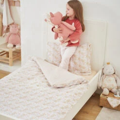 Housse De Couette En Mousseline Bio 100x140 NOUKIE'S Lina&Joy 11 Housse De Couette En Mousseline Bio 100x140 NOUKIE'S Lina&Joy -Made 4 Baby Boutique lj housse couette mousseline bio 1