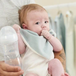 Lot De 2 Bavoirs Bandanas NATTOU Roméo, Jules & Sally -Made 4 Baby Boutique lot de 2 bavoirs bandanas nattou romeo jules sally 1 1